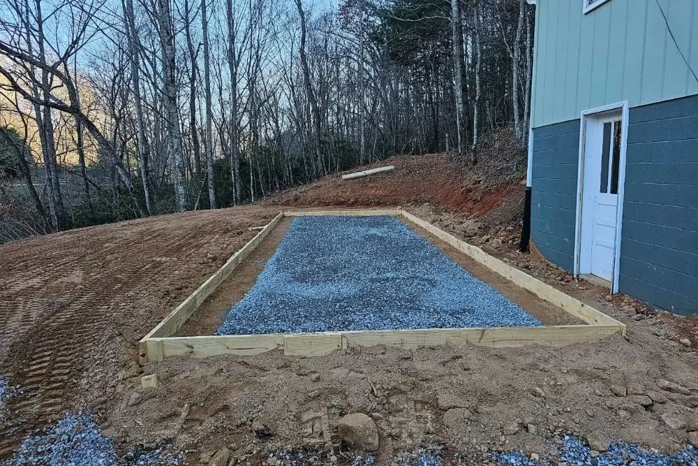 Gravel foundation for construction site
